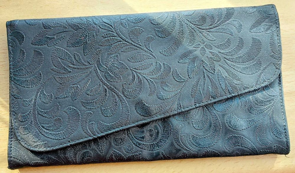 Poseta-plic eleganta, culoare neagra, piele, brodata