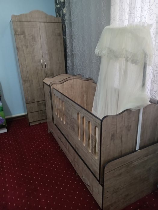 Мебель сотилади.