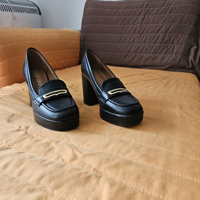 Чисто нови черни обувки, номер 35