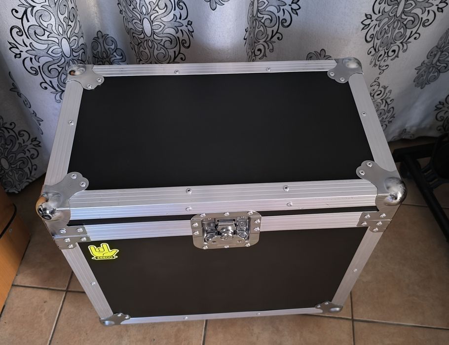 Case dublu cu roti pentru moving head