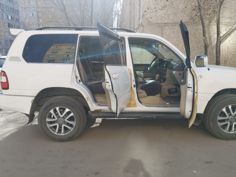 Машина Toyota Land cruiser продам