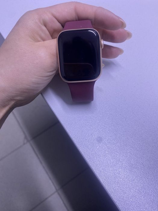 Apple Watch series 5.44