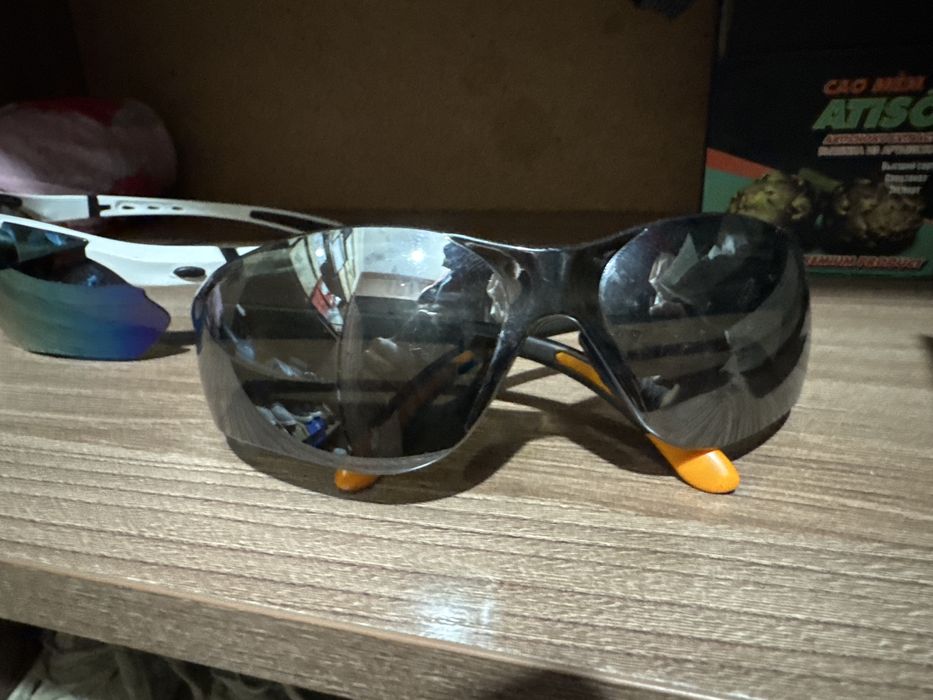 Продам очки 2 штуки.