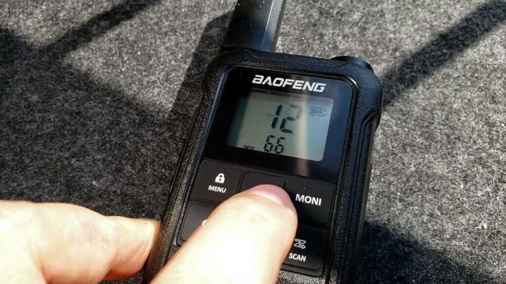 Baofeng F22 2 Микро преносимо радио PMR446 LCD дисплей Type-C черен