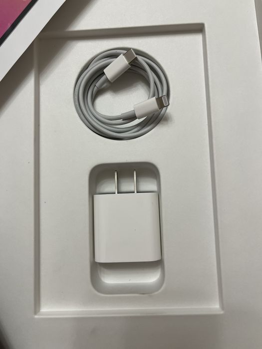 IPad 9 почти новый(полное комплектация)