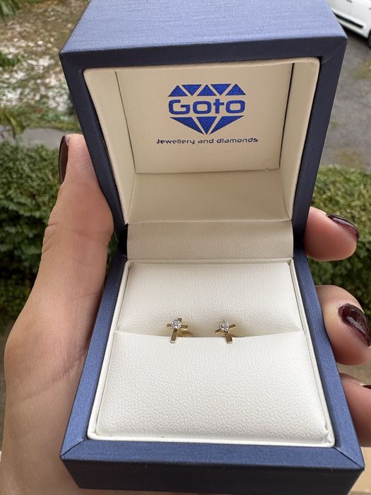 Златни обеци с диамант