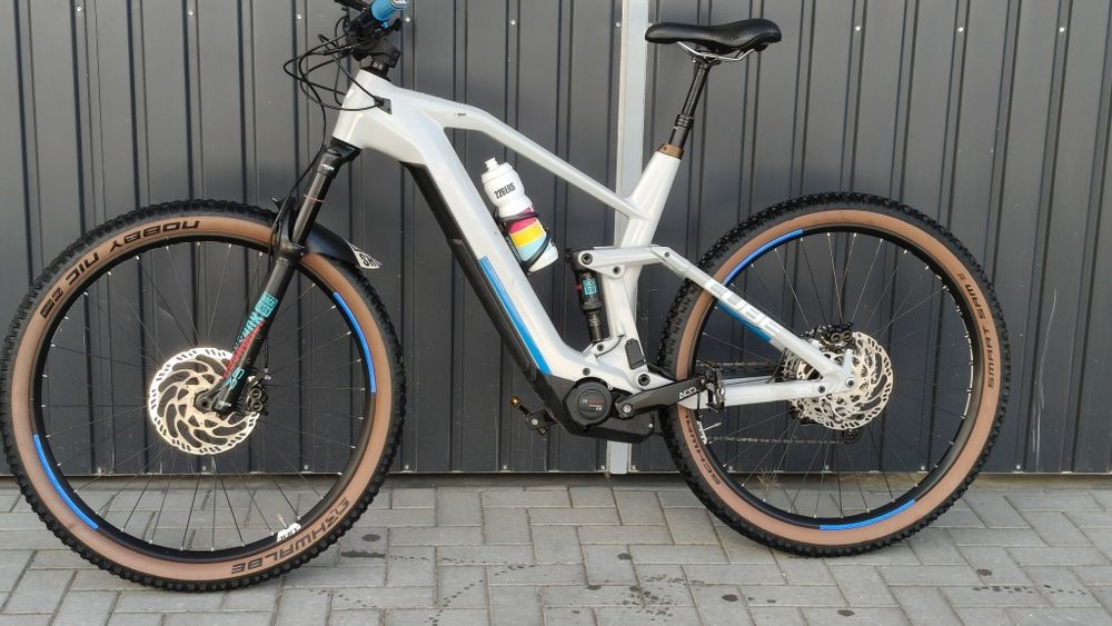 Bicicleta electrica cube stereo 140 hpc carbon bosch