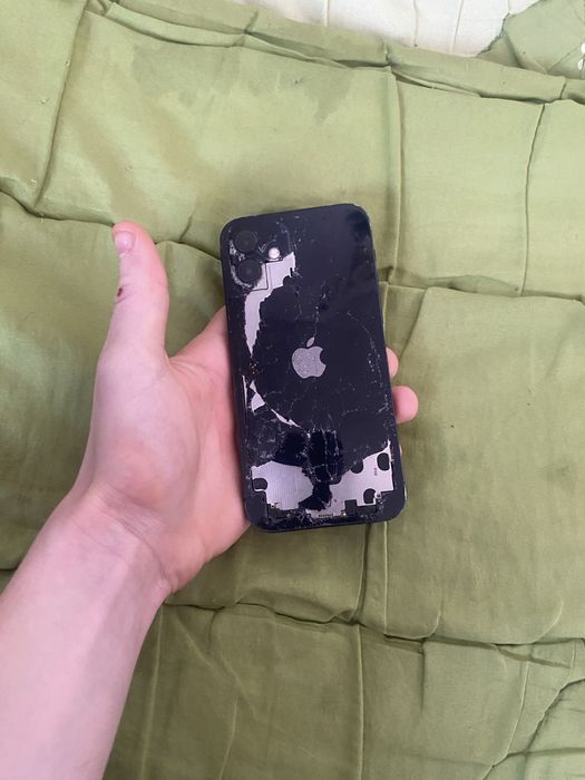 Продам айфон 12 с документами все имеется