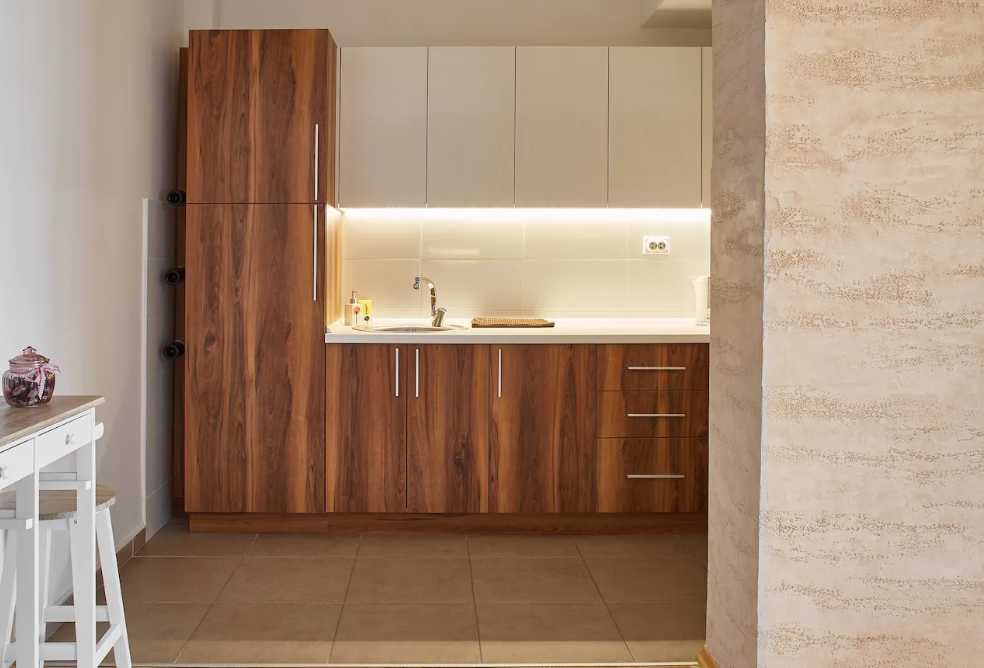 Дава се под наем Двустаен апартамент в Пловдив, Кършияка - 78 кв.м за 255 € - Снимка #2