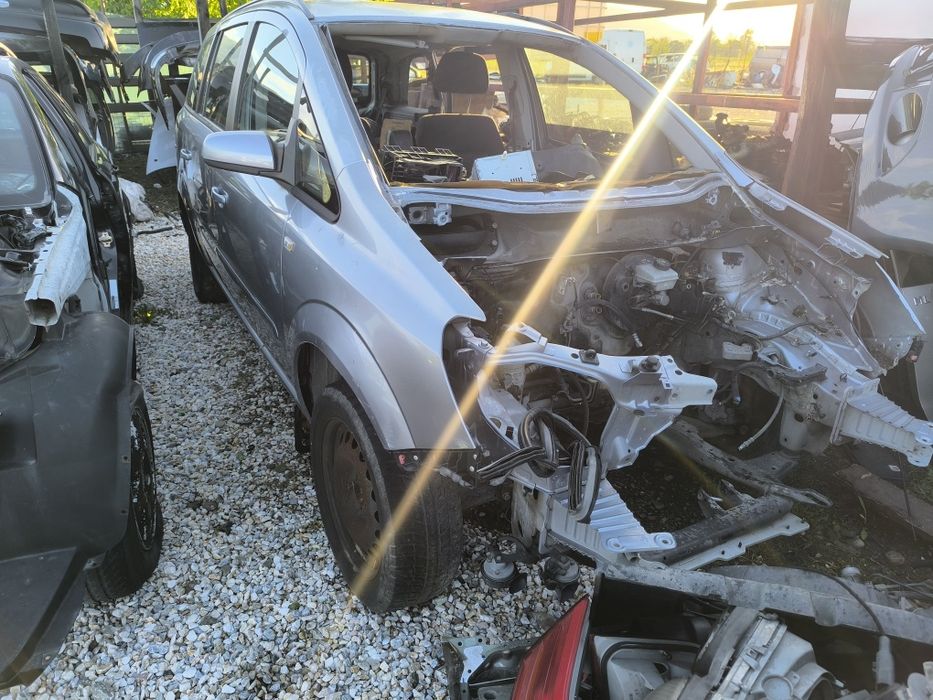 Opel Zafira B 1.6 94к.с. НА ЧАСТИ