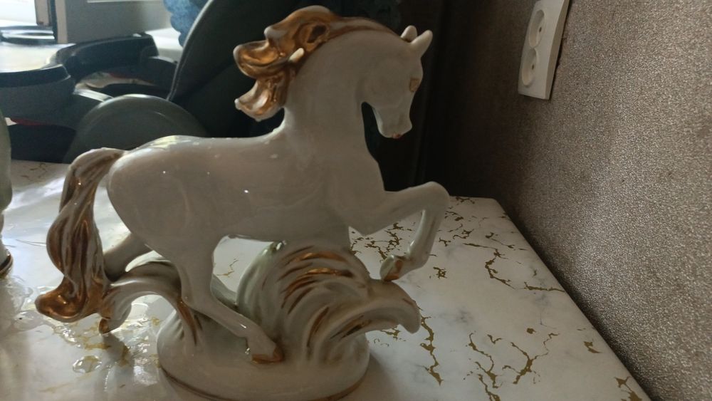 Продам статуэтки  из фарфора