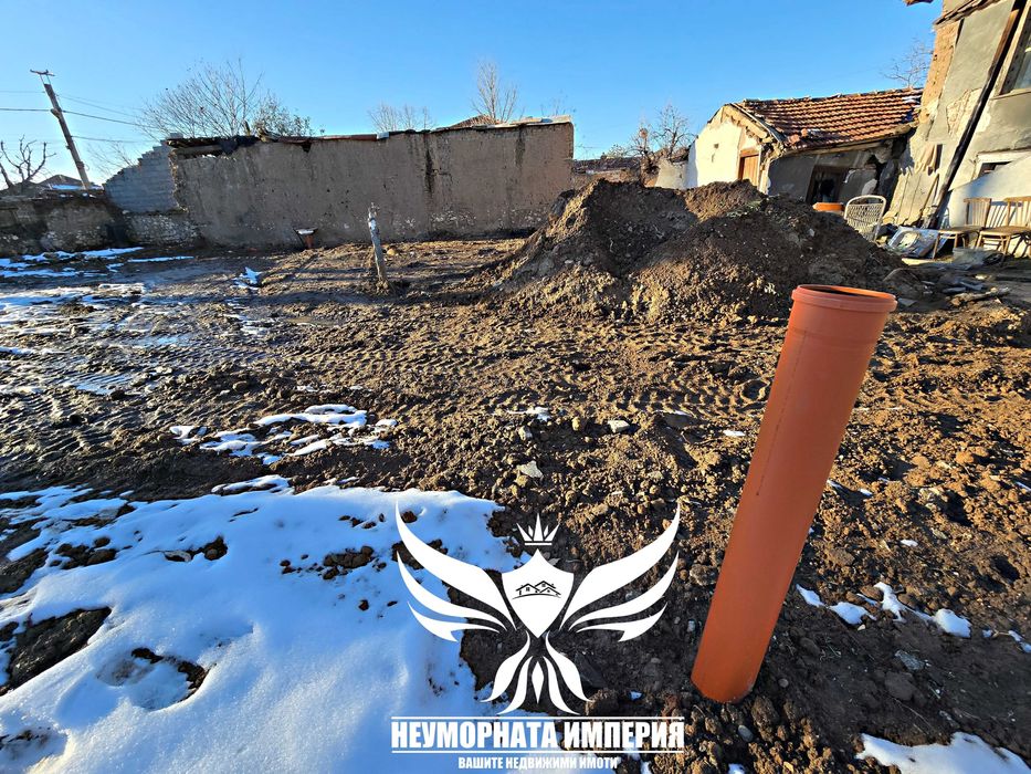 Продавам двуетажна вила/къща 285РЗП в 600кв.м двор в село Избеглии