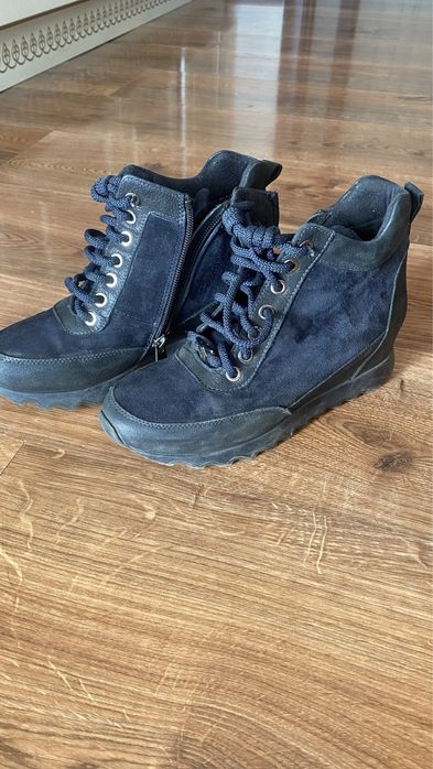 Ботинки кроссовки женские