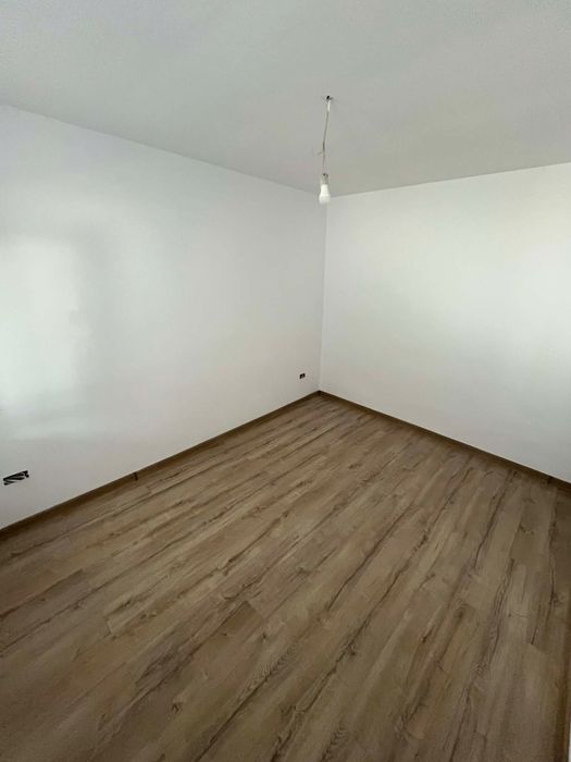 Casa cu curte zetari