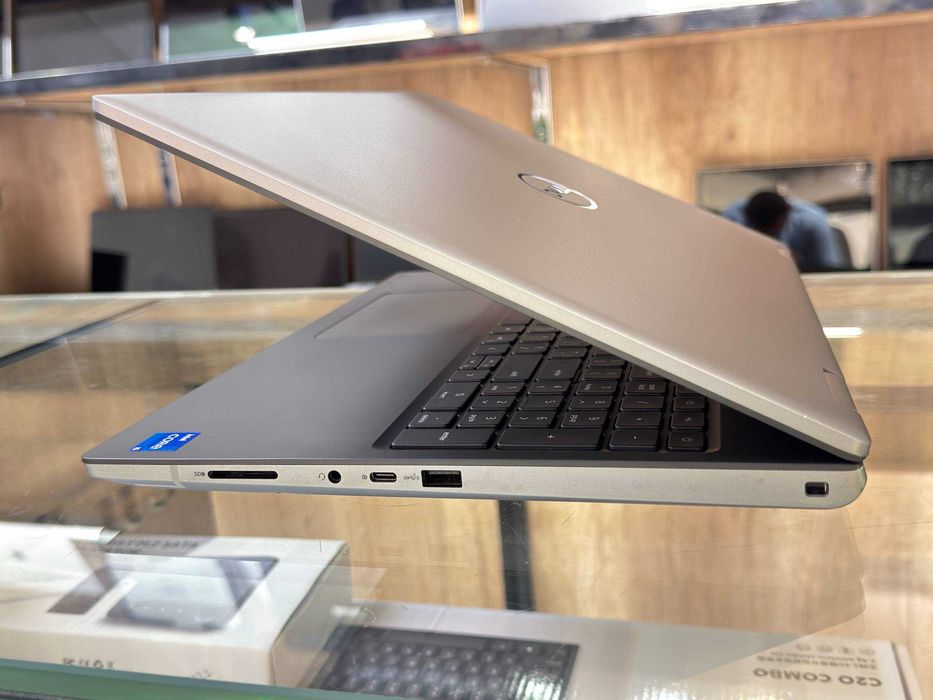 DELL Precision 7670 Core i5-12600HX RAM 64Gb DDR5 SSD 512