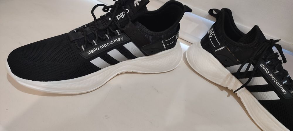 Продам кроссовки фирмы Adidas.
