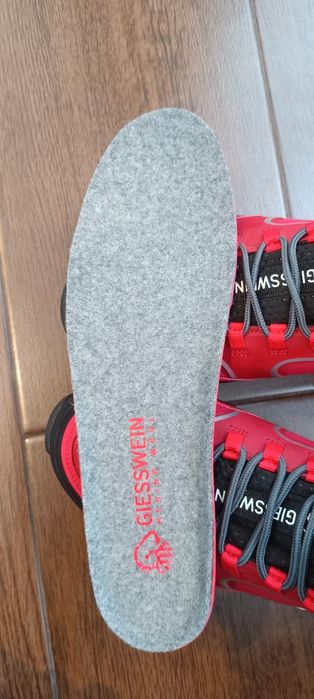 Vând bocanci Giesswein