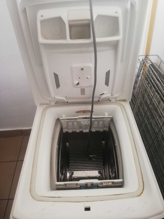 Vând mașina de spălat Candy pentru piese