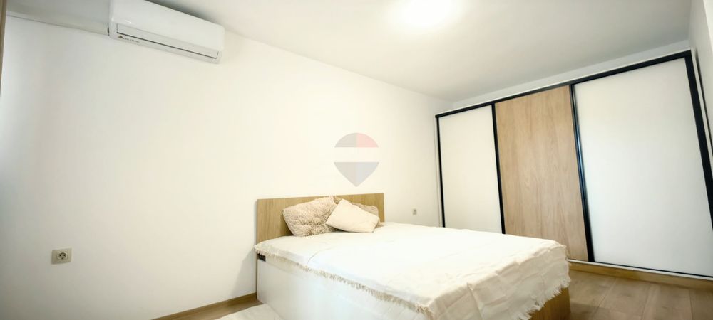 Продава се Тристаен апартамент в Варна, Център - 95 кв.м за 2315 €/кв.м - Снимка #12