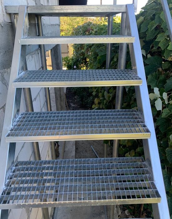 Scări zincate 85x27