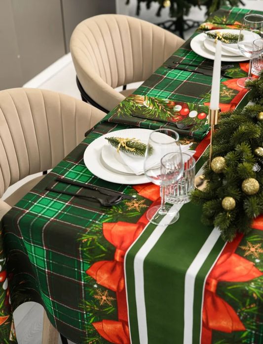 Новогодняя скатерть.Размер 145×220