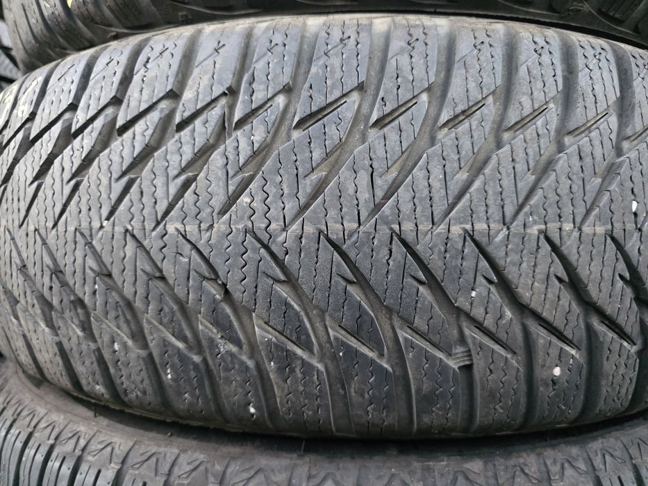 2бр Зимни гуми 195 60 16С - Goodyear