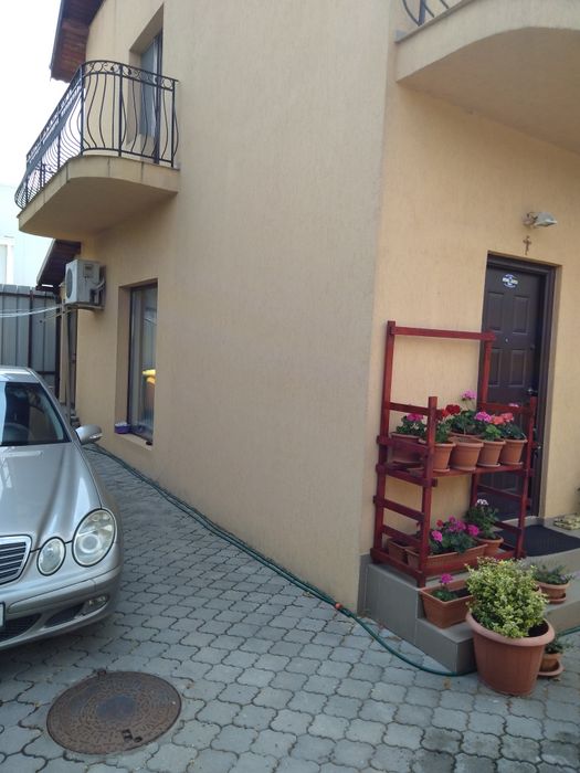 Otopeni, proprietar, închiriez vila in duplex