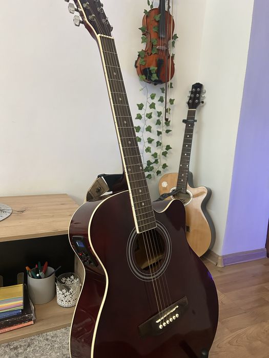 Vând chitarǎ electro-acustica