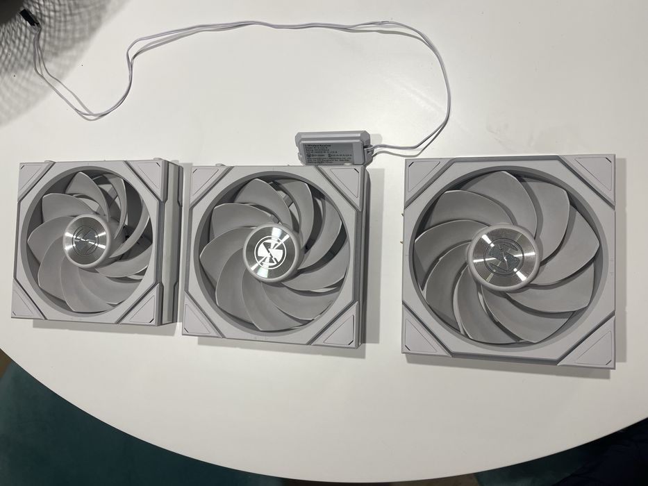 Ventilatoare Lian li Uni fan TL Wireless, controller