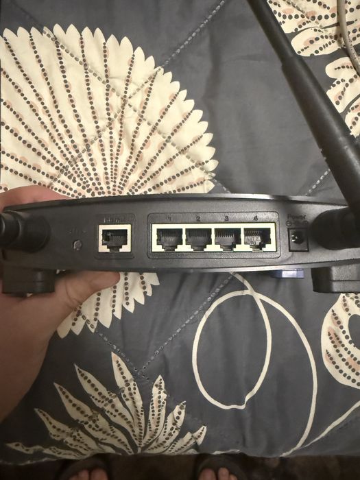 Рутер LINKSYS с LAN кабел