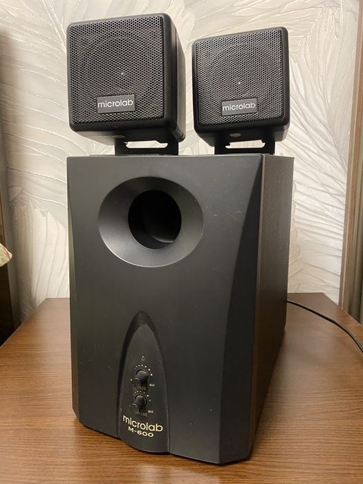 Сабвуфер Microlab в отличном состоянии