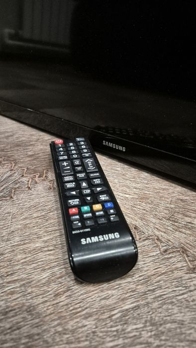 ТелевизорSMART 81 см