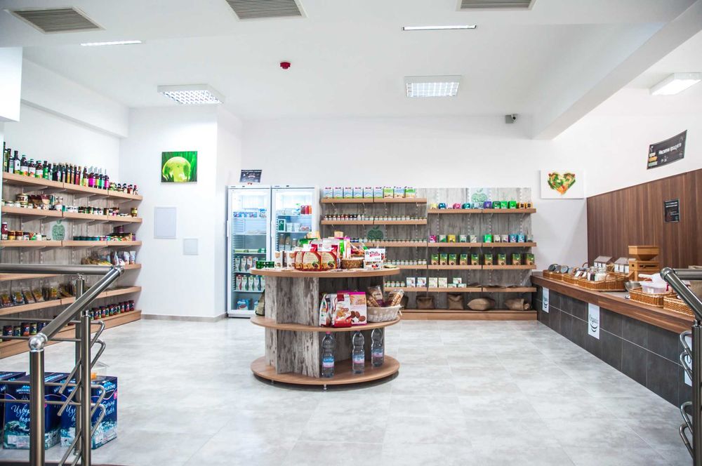 Дизайнерски рафтове/стелажи за магазин Бургас