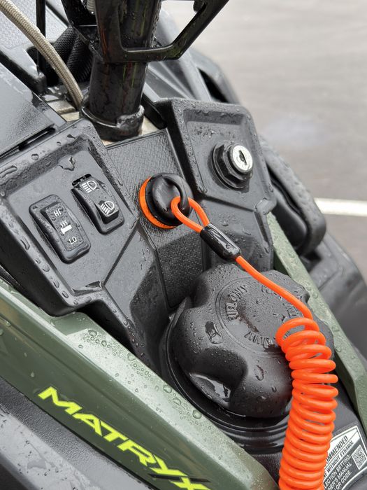 Snowmobil polaris 2024 BOST MATRYX RMK