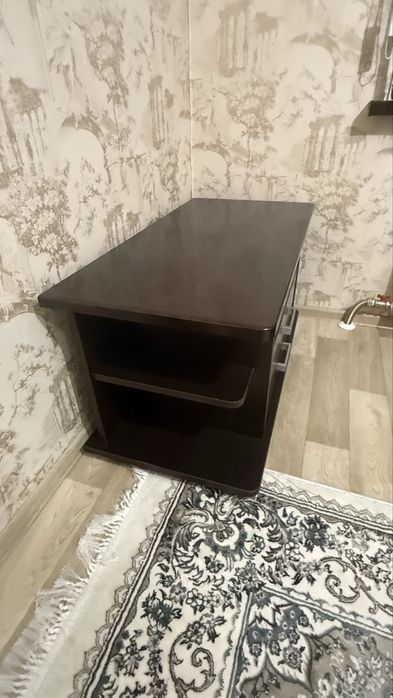 Продам тумбу под телевизор
