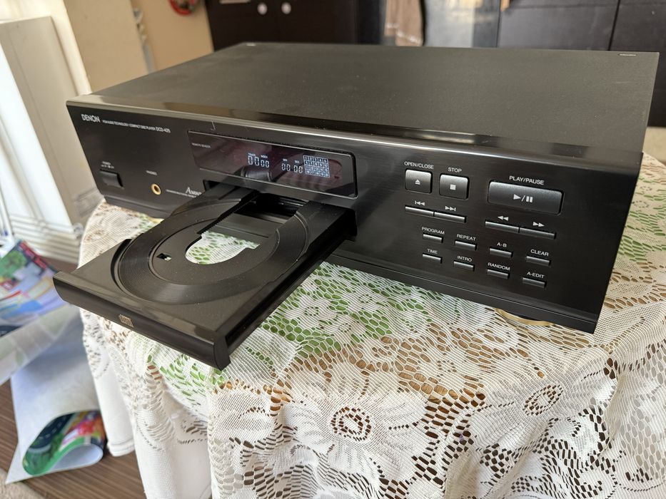 Denon DCD-425 CD player