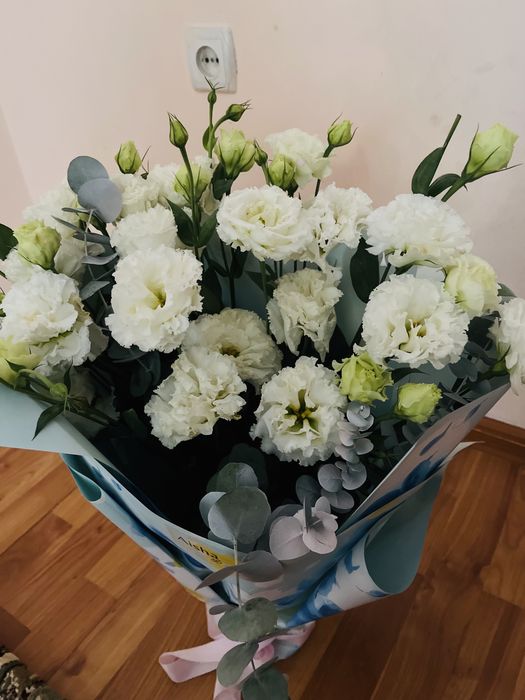 Цветы свежие , түнде келген