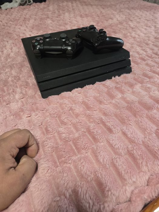 Ps4 pro със 14 игри