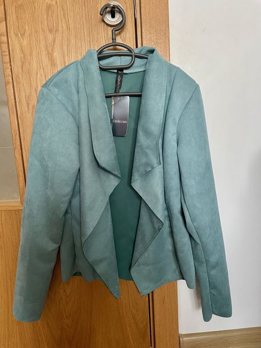 Ново тюркоазено сако от велур