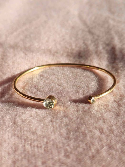 Златни и сребърни гривни от медицинска стомана