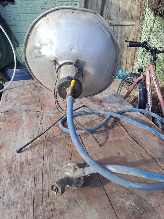 Vând tun de căldură și menghină