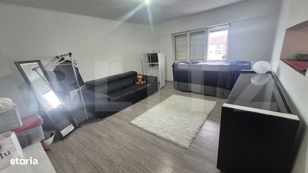 Apartament cu 3 camere de vanzare, 75.77 mp, in Carpati 2
