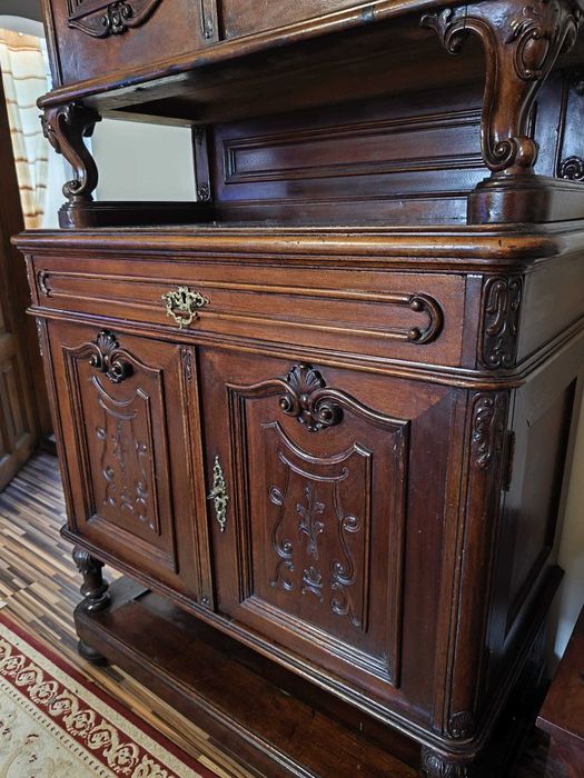 Mobilier stil din lemn masiv