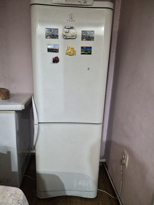Холодильник indesit