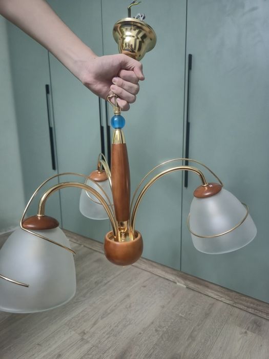 Продам люстры производство Италия