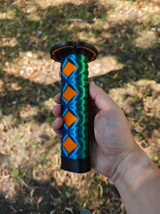 Меч катана с хамелеонова зелено и синя оплетка и разтегателно острие