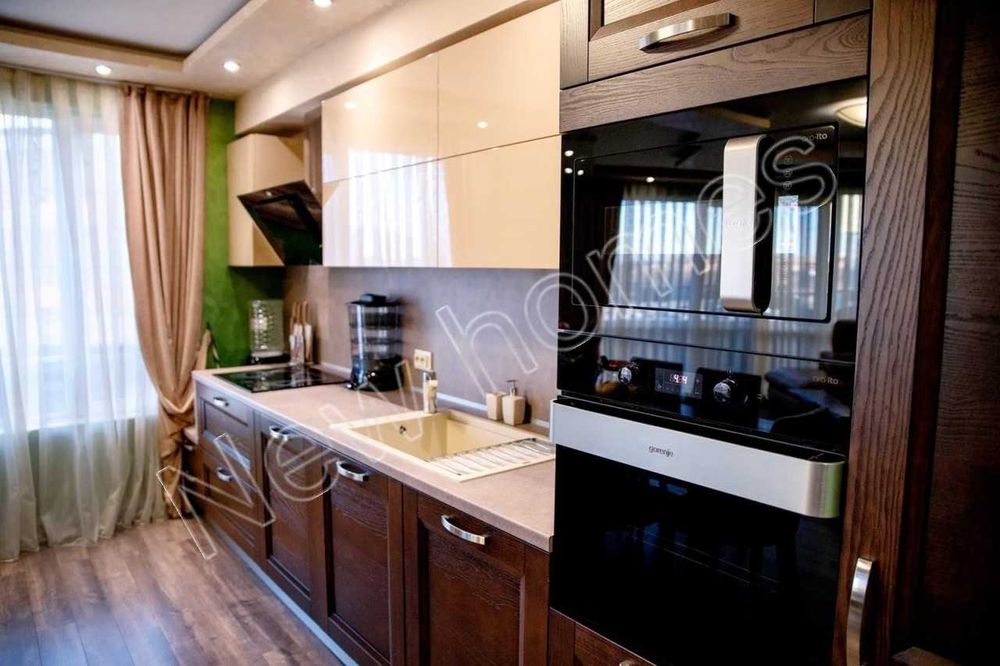 Продава се Тристаен апартамент в Пловдив, Съдийски - 130 кв.м за 1524 €/кв.м - Снимка #2