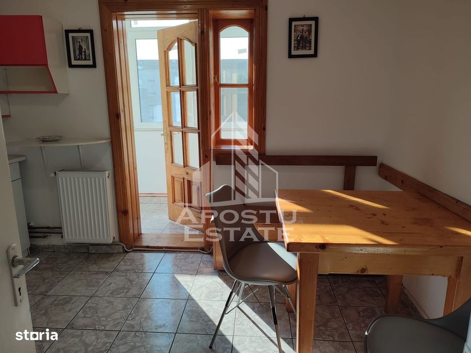 Apartament cu 2 camere de închiriat- centrala proprie, zona Lipovei