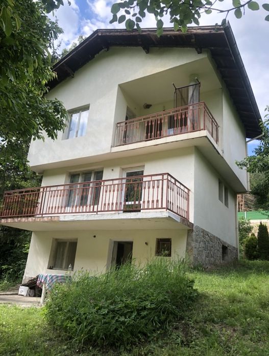 Къща с двор на 40 км от София, до Драгоман