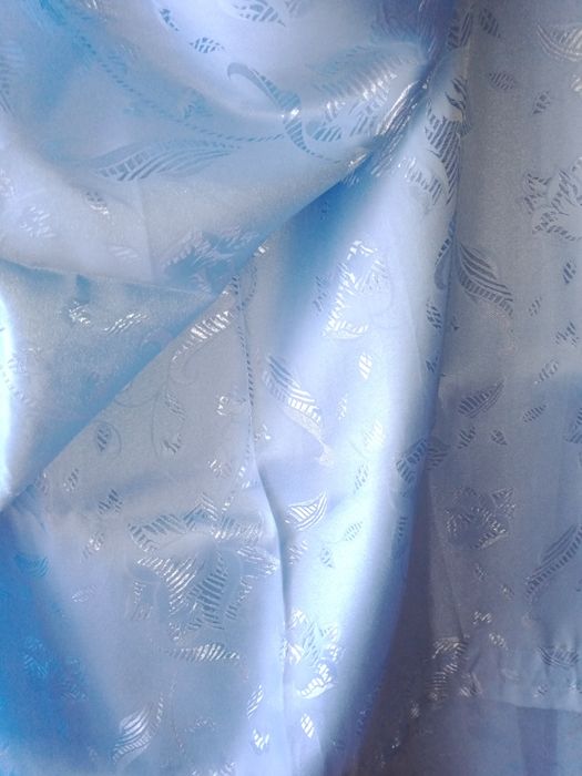 Două draperii, și două perdele fond bleu,dim.273/152 cm.